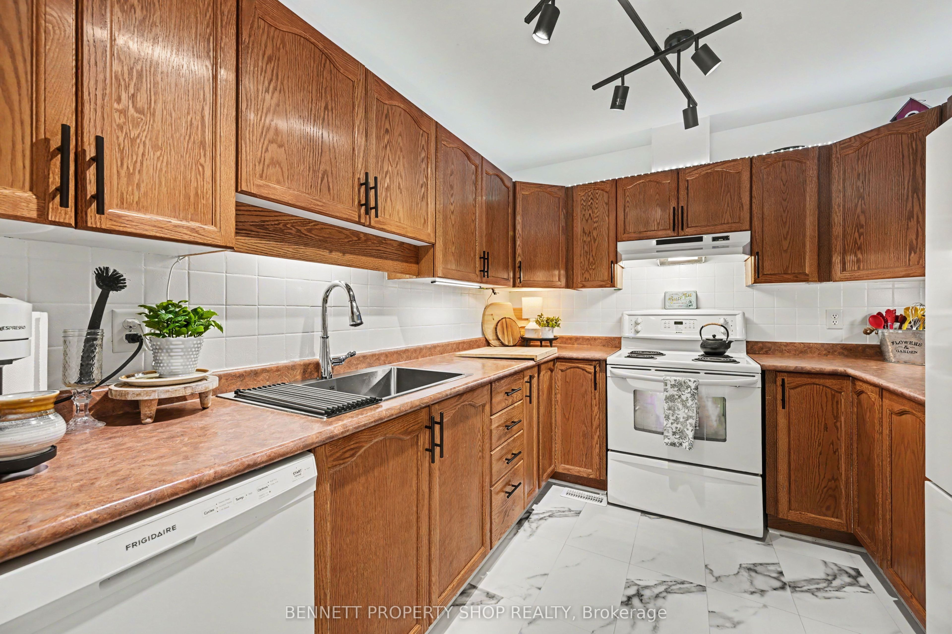 9 Huyck Drive Property Photo 6