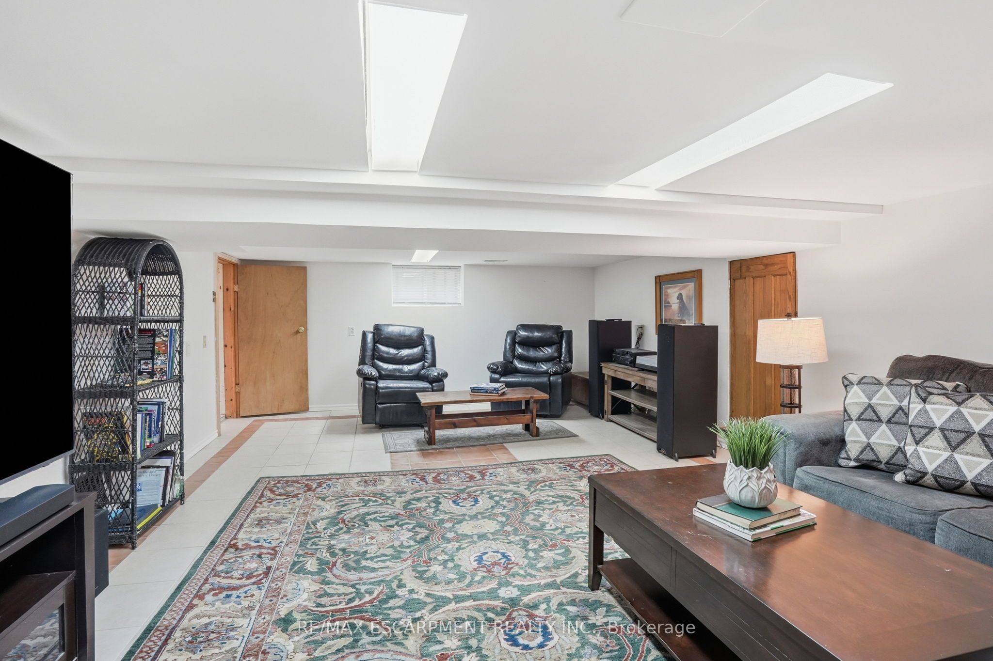 17 Tuxedo Avenue S Property Photo 45