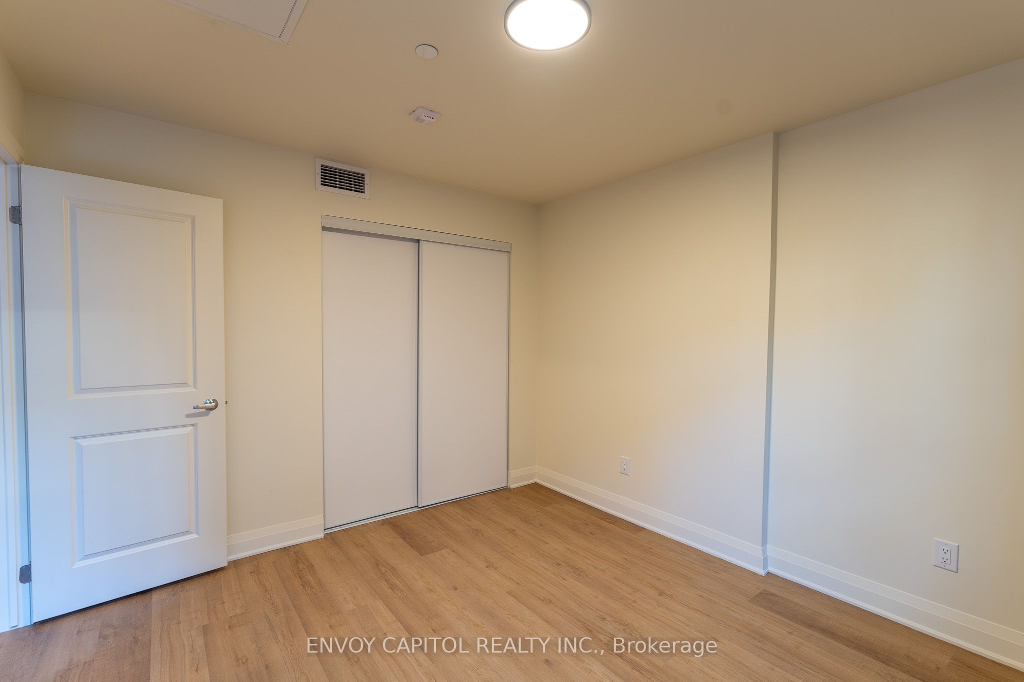 11 Robert Street 204 Property Photo 6