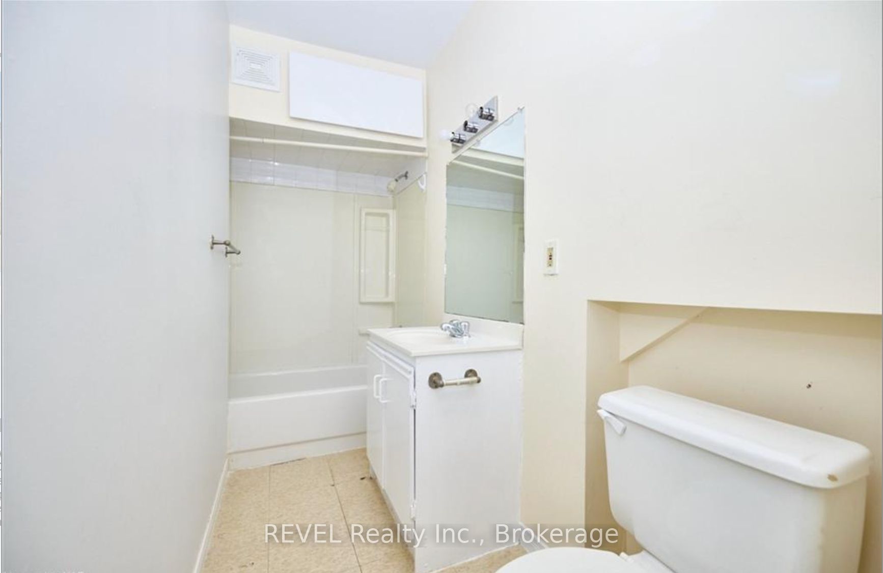 8 Pelham Road Property Photo 5