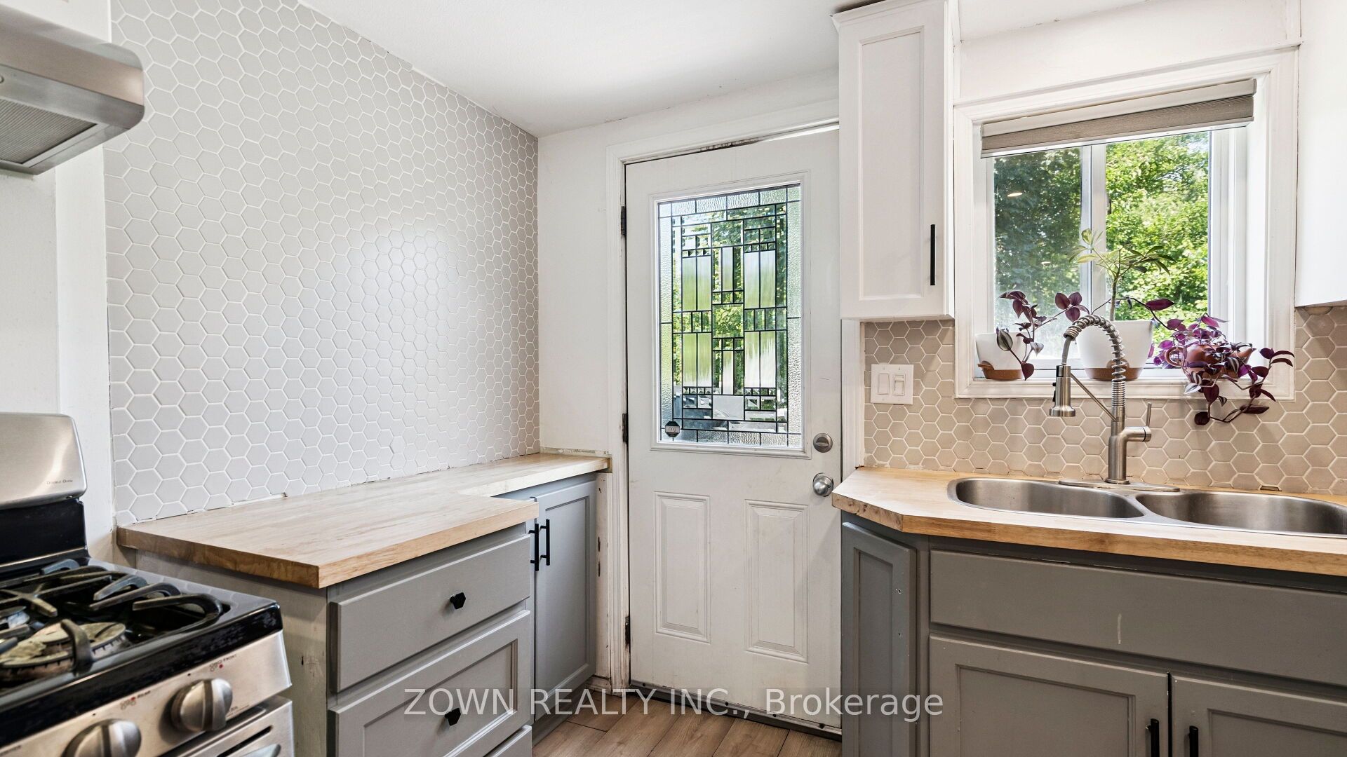 64 Sheaffe Street Property Photo 7