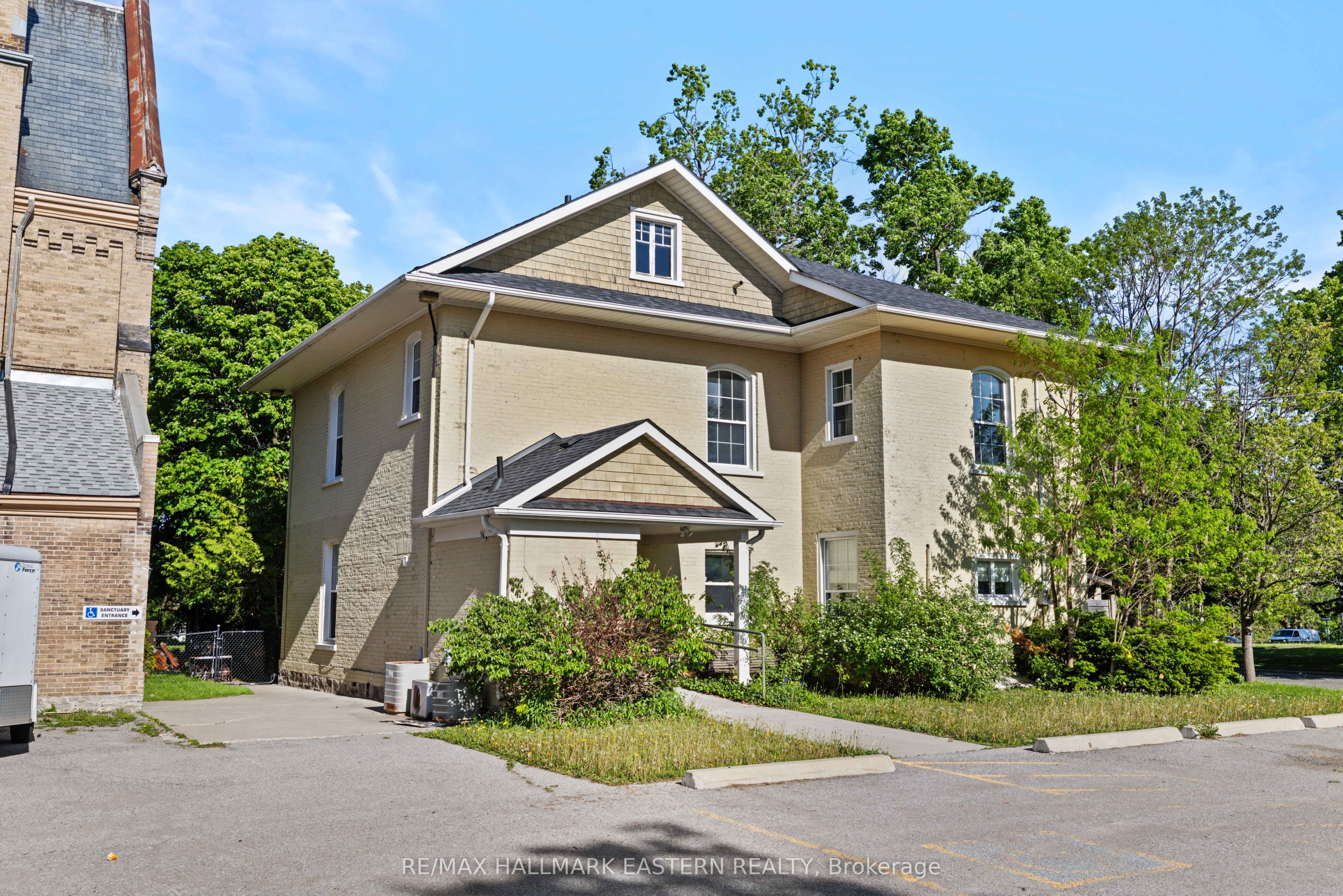 439 Rubidge Street Property Photo 2
