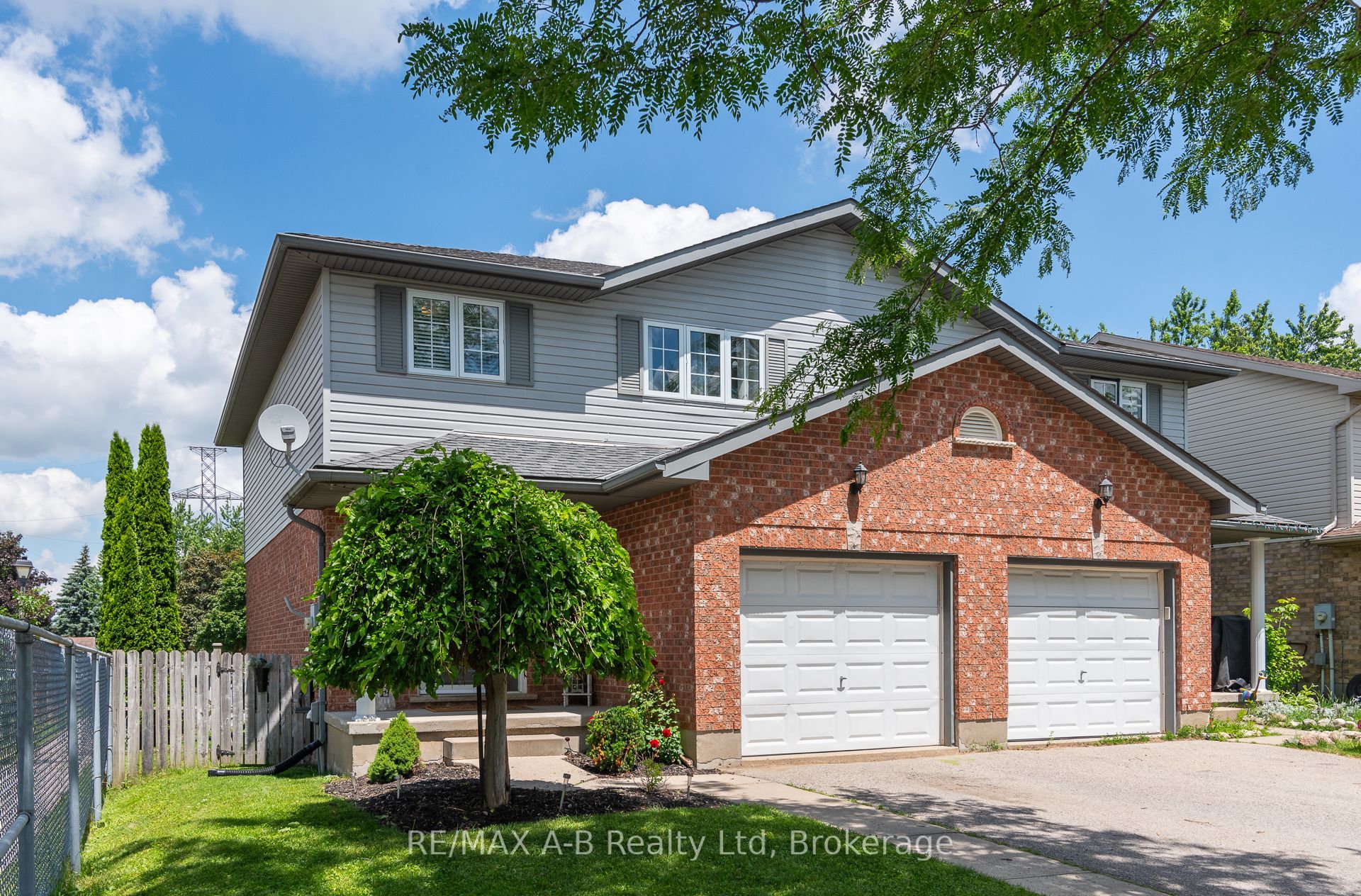 108 Walsh Crescent Property Photo 2