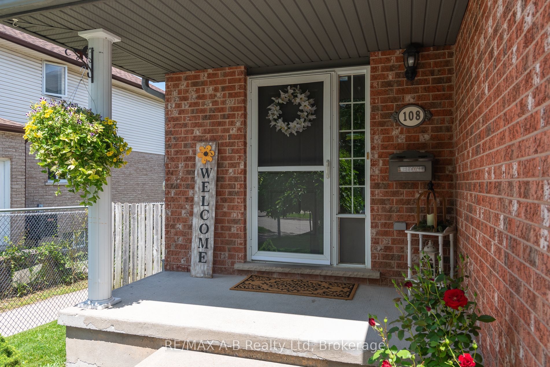 108 Walsh Crescent Property Photo 3
