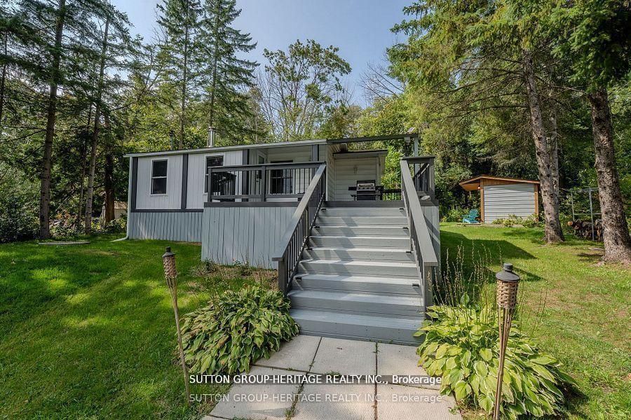 682 North Shore Drive E Property Photo 2
