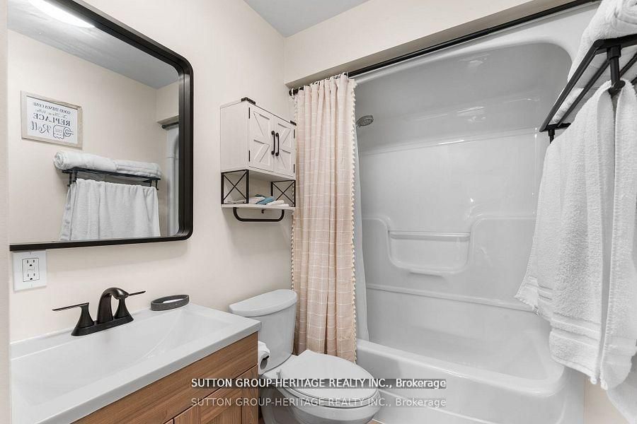 682 North Shore Drive E Property Photo 7