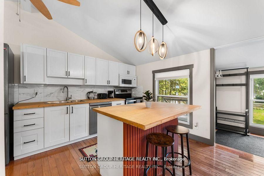 682 North Shore Drive E Property Photo 9