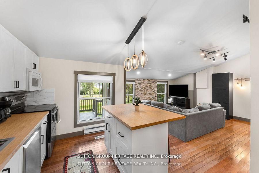 682 North Shore Drive E Property Photo 10