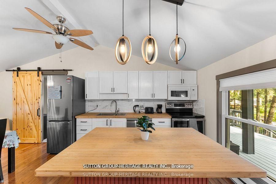 682 North Shore Drive E Property Photo 11