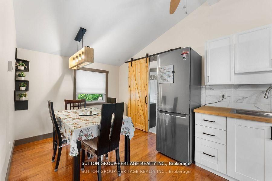 682 North Shore Drive E Property Photo 12