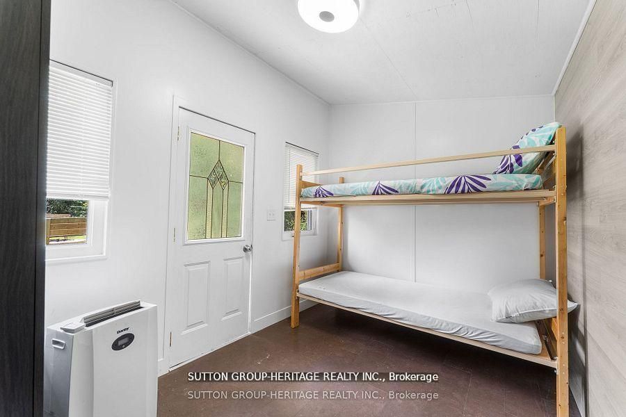 682 North Shore Drive E Property Photo 20