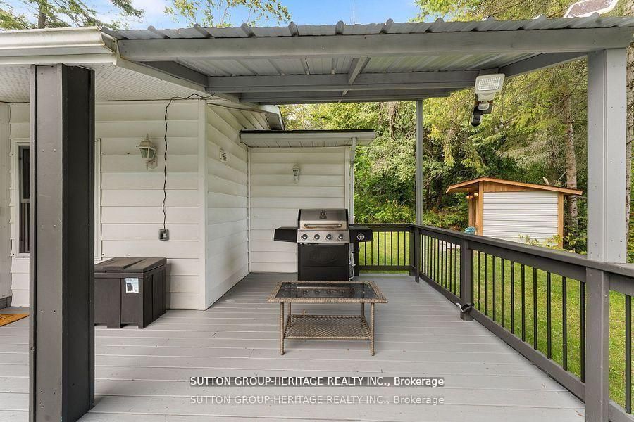 682 North Shore Drive E Property Photo 22