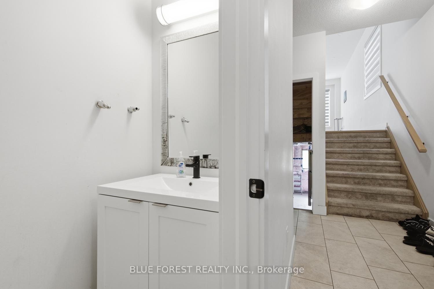 23 Christopher Court Property Photo 6