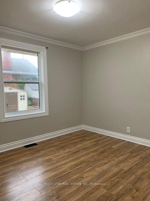 960 Dunsmure Road Main Property Photo 4