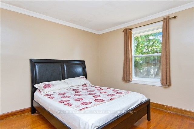 960 Dunsmure Road Main Property Photo 7