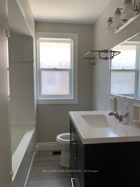 960 Dunsmure Road Main Property Photo 8