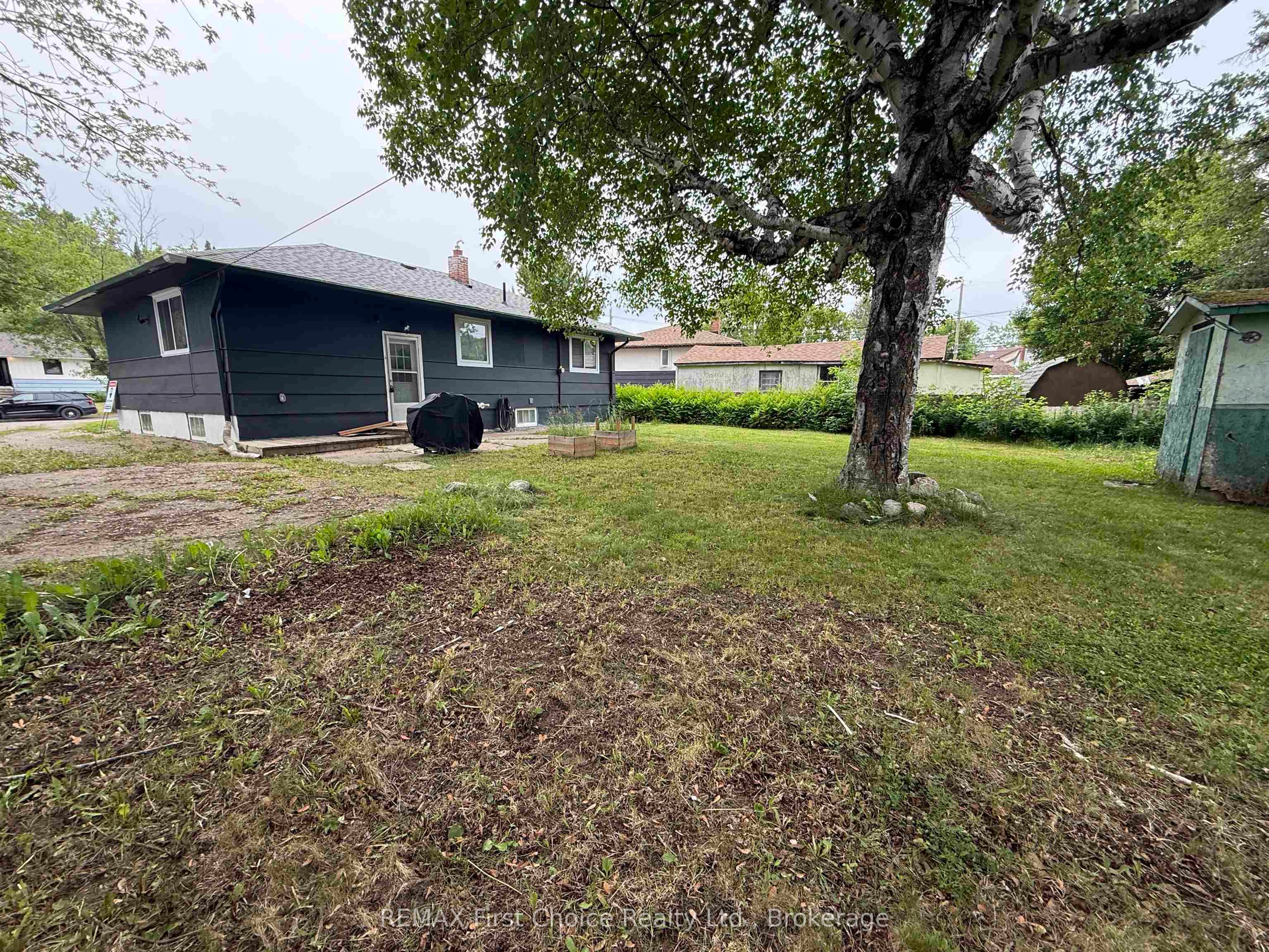 79 Maple Crescent Property Photo 2
