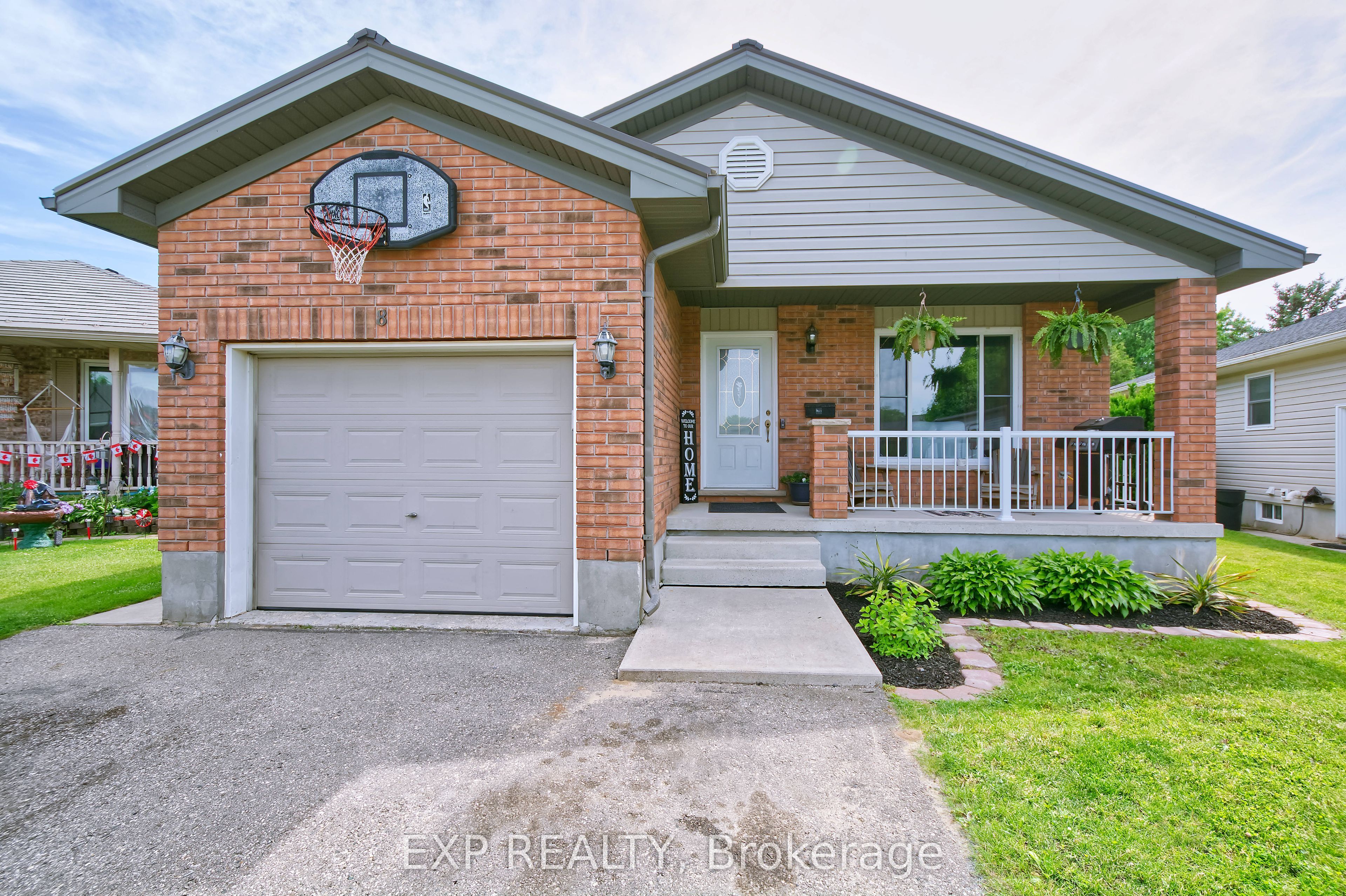 8 Rebecca Drive Property Photo 1