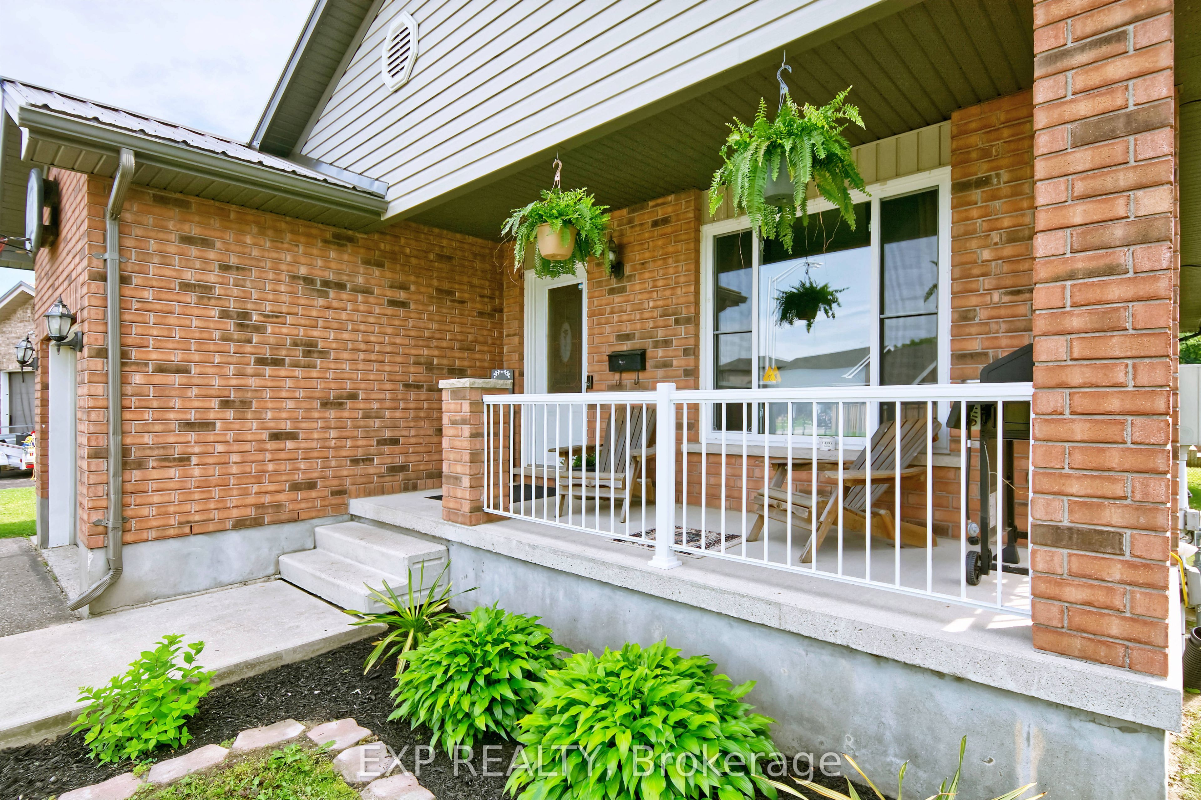 8 Rebecca Drive Property Photo 2