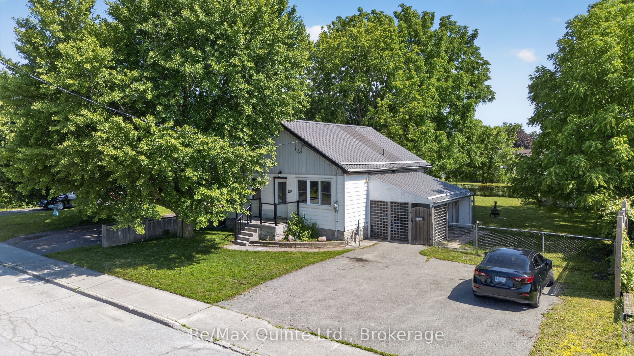 219 Marmora Street Property Photo 2