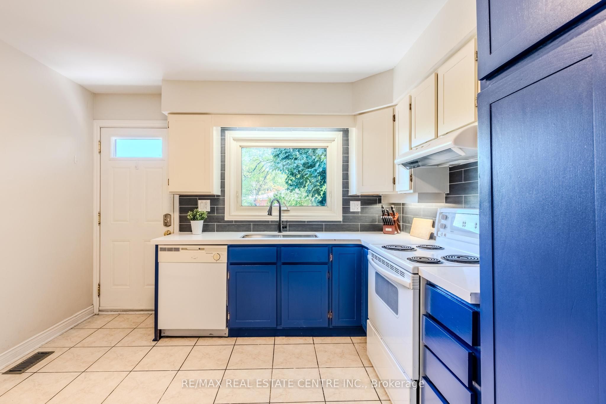 172 Hanover Place Property Photo 10