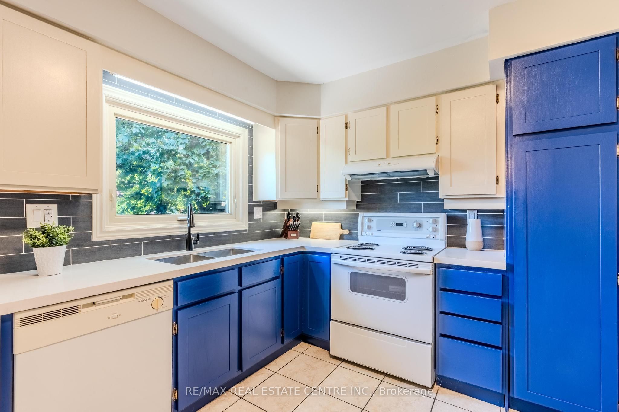 172 Hanover Place Property Photo 11