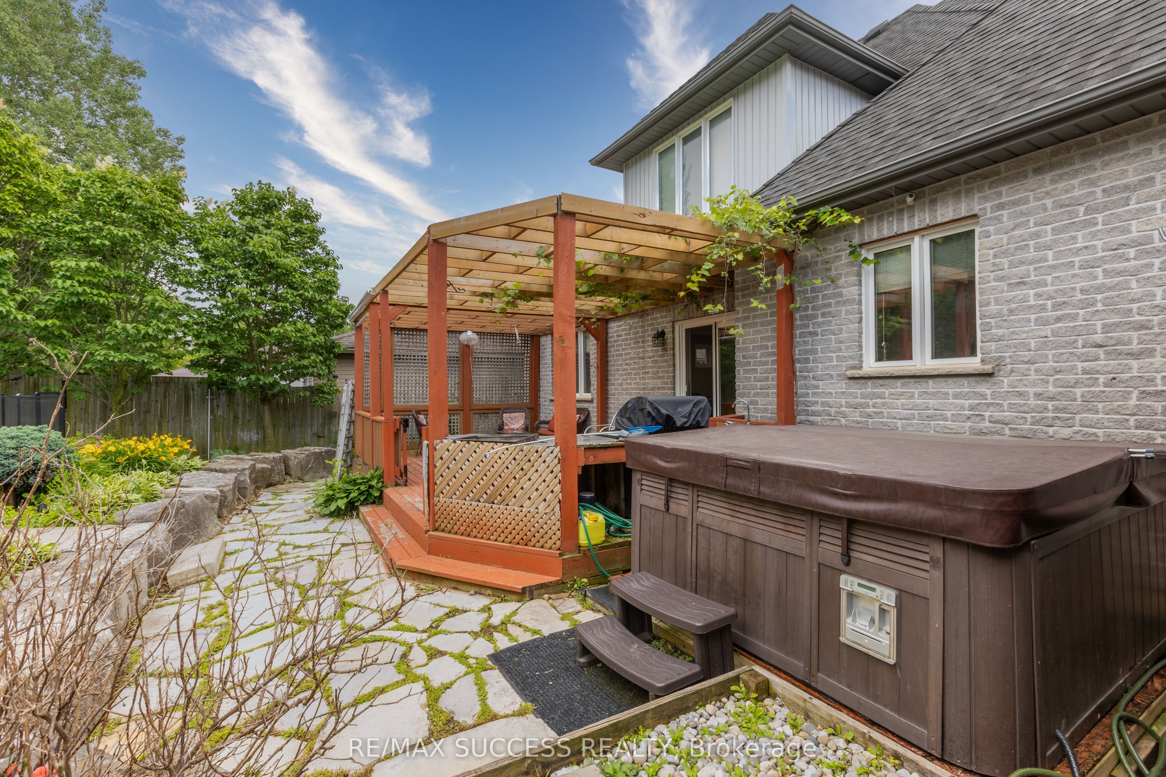 11 Henderson Court Property Photo 34