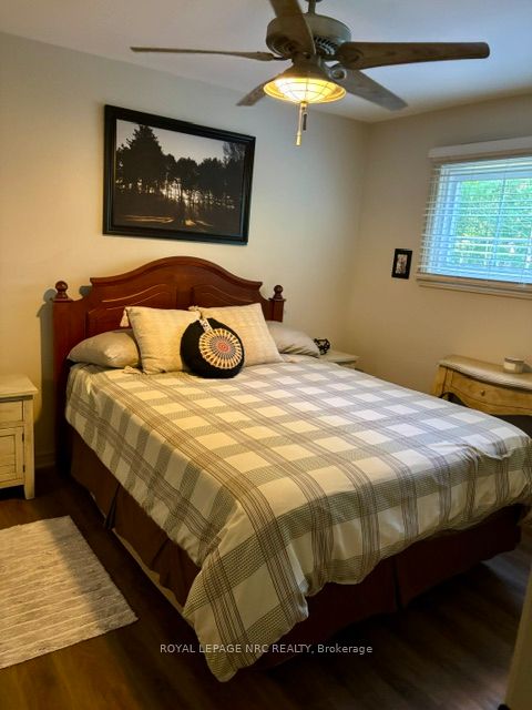 4882 Mapleview Crescent Property Photo 20