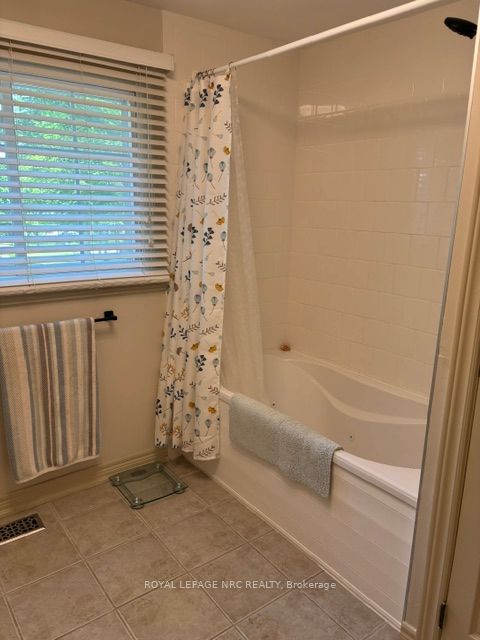 4882 Mapleview Crescent Property Photo 23