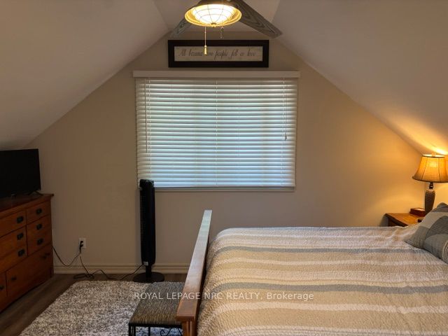 4882 Mapleview Crescent Property Photo 24