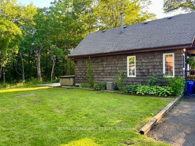 4882 Mapleview Crescent Property Photo 34