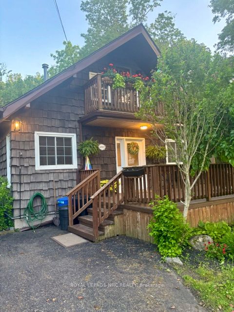 4882 Mapleview Crescent Property Photo 43