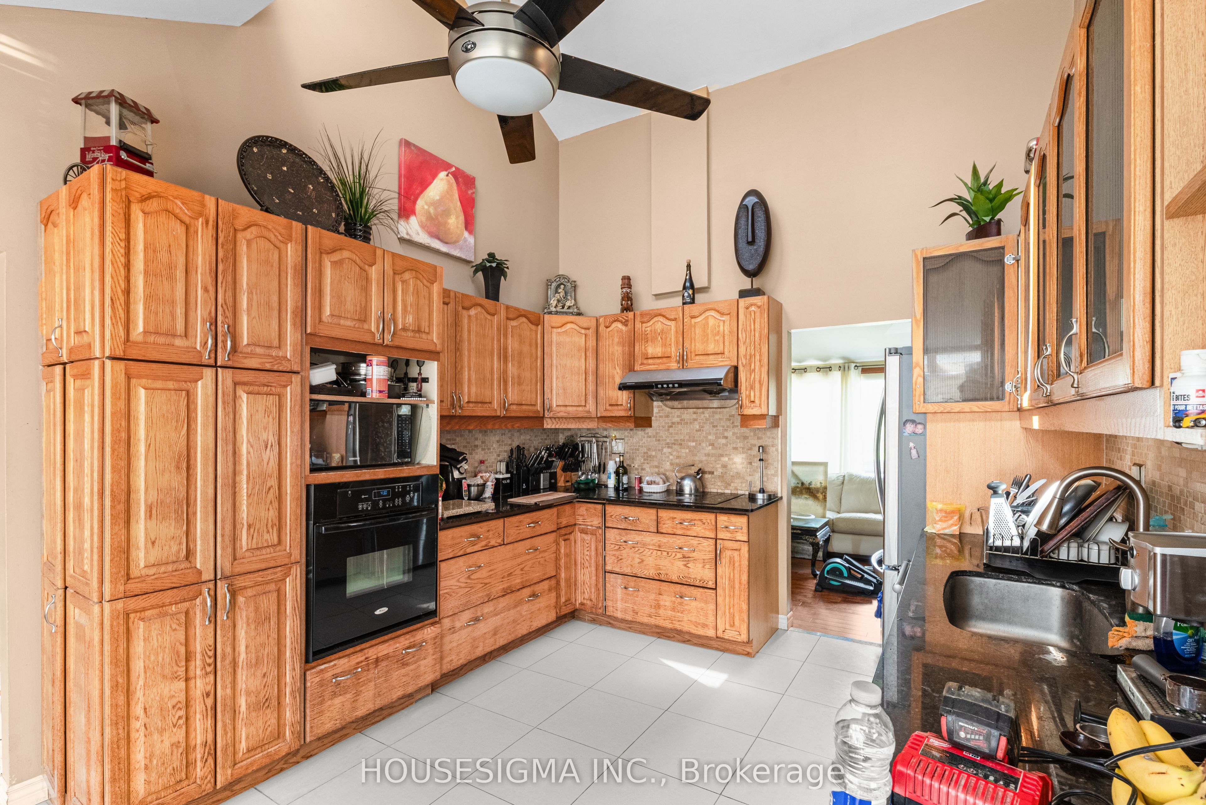5647 First Line Property Photo 10