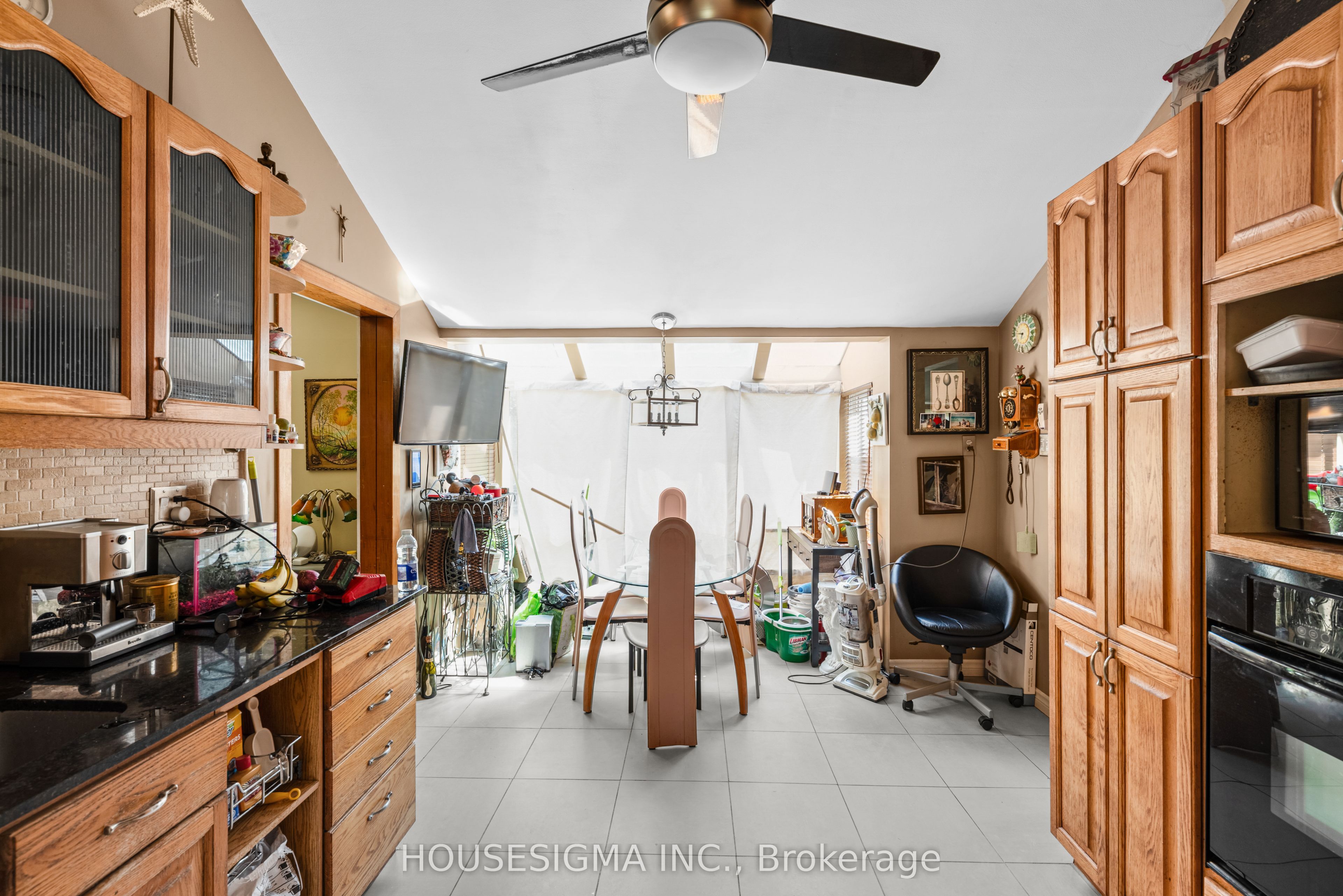 5647 First Line Property Photo 11