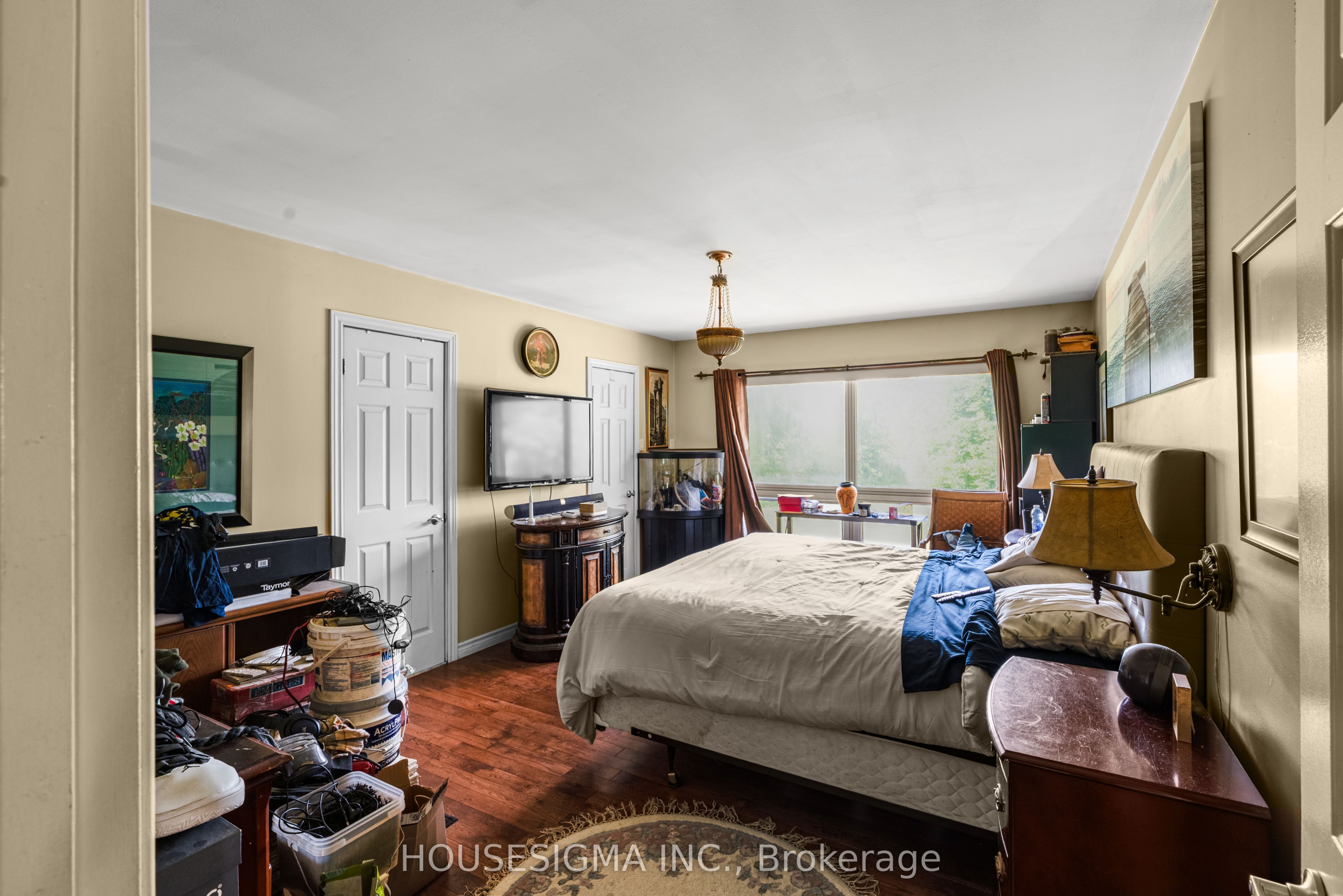 5647 First Line Property Photo 18