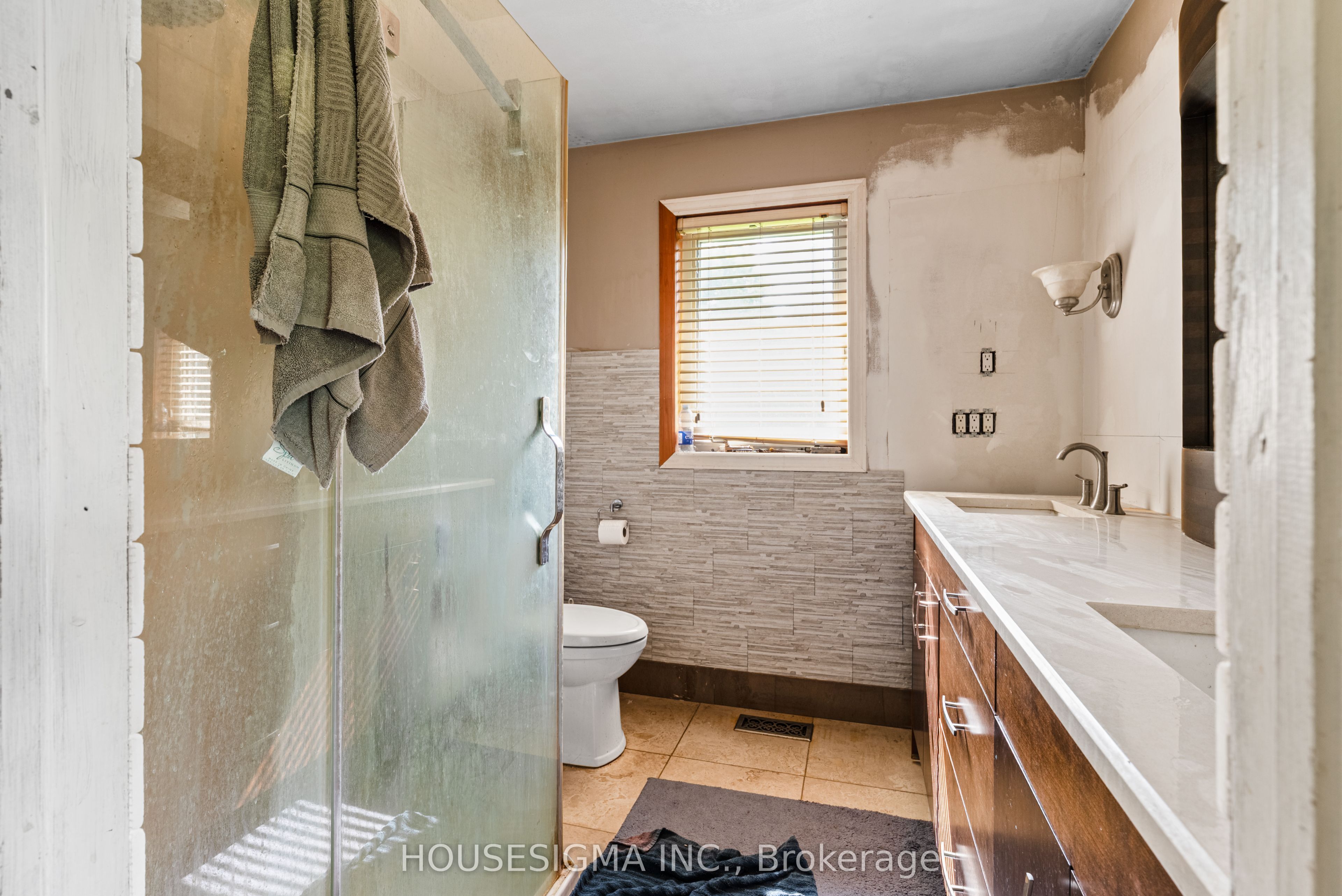 5647 First Line Property Photo 19