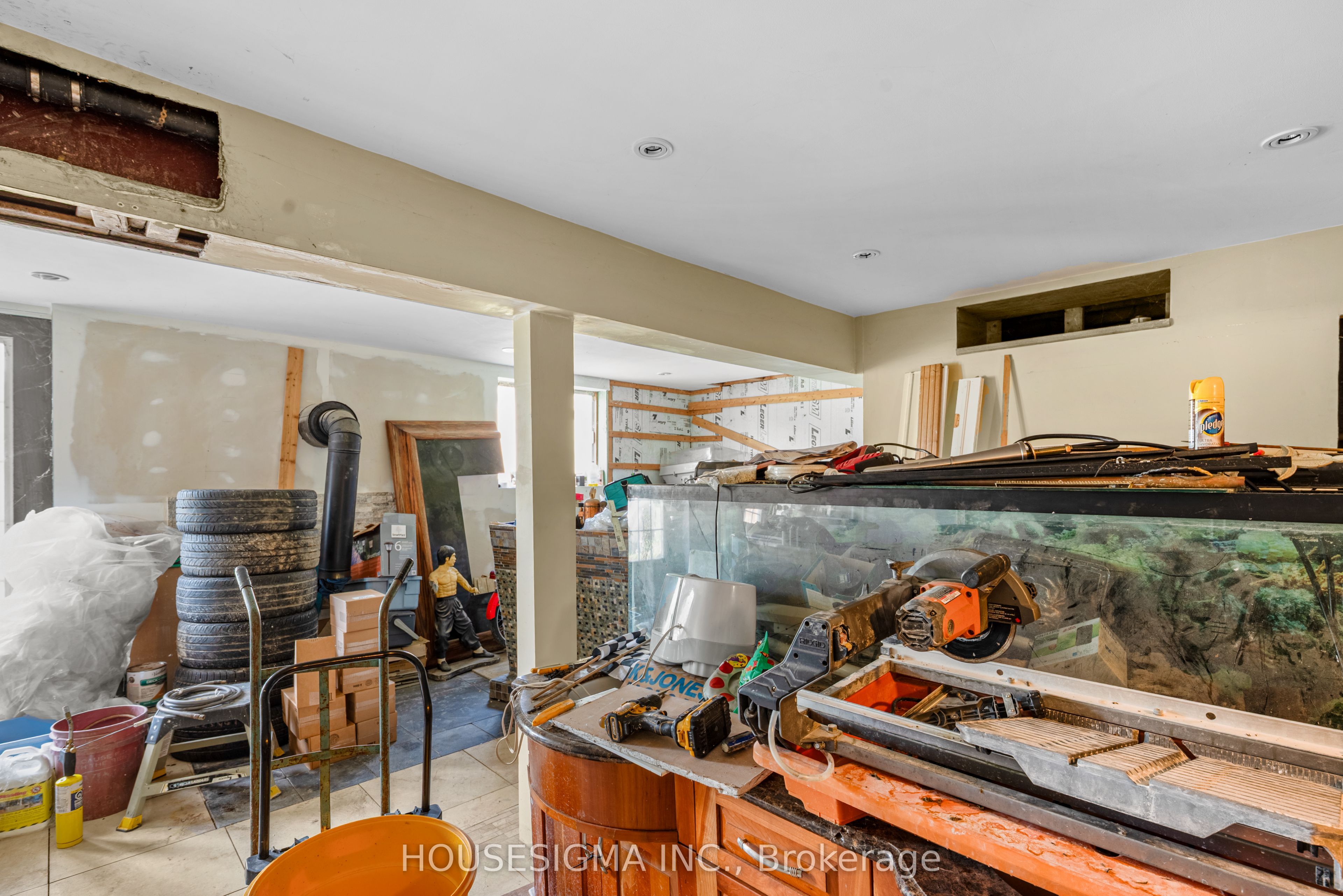 5647 First Line Property Photo 33