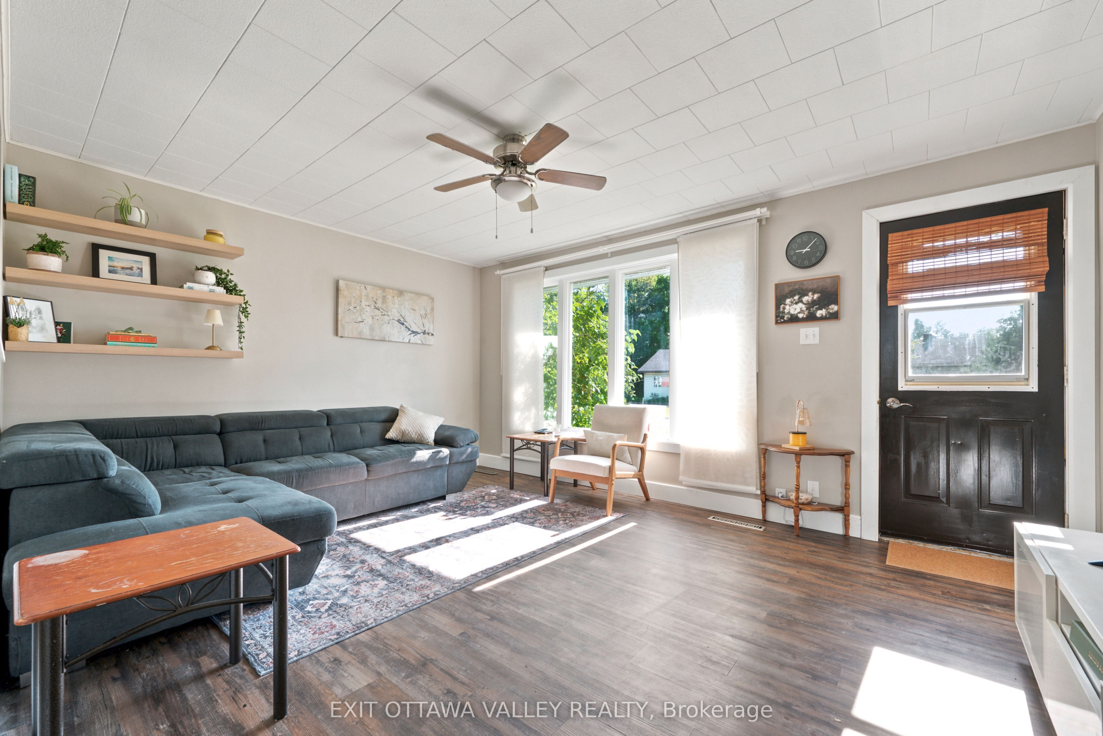 41 Huron Street Property Photo 2