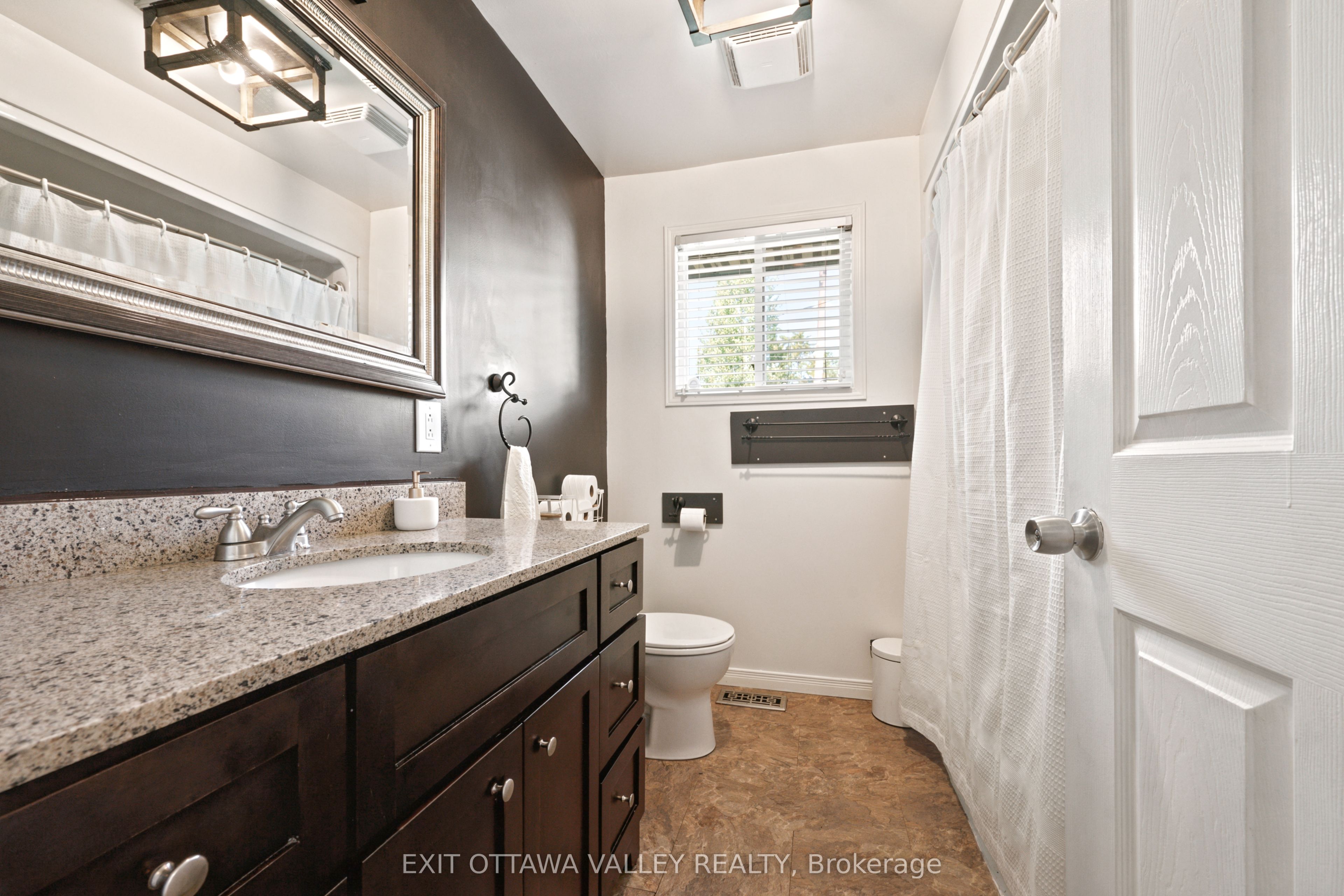 41 Huron Street Property Photo 16