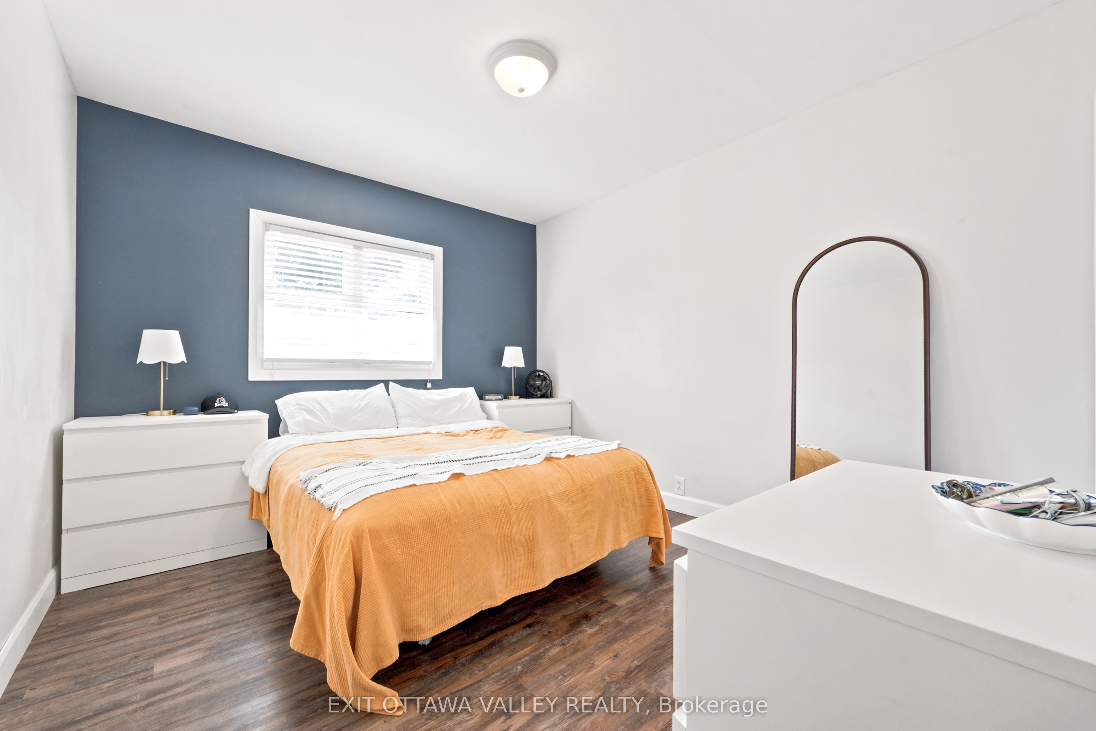 41 Huron Street Property Photo 18