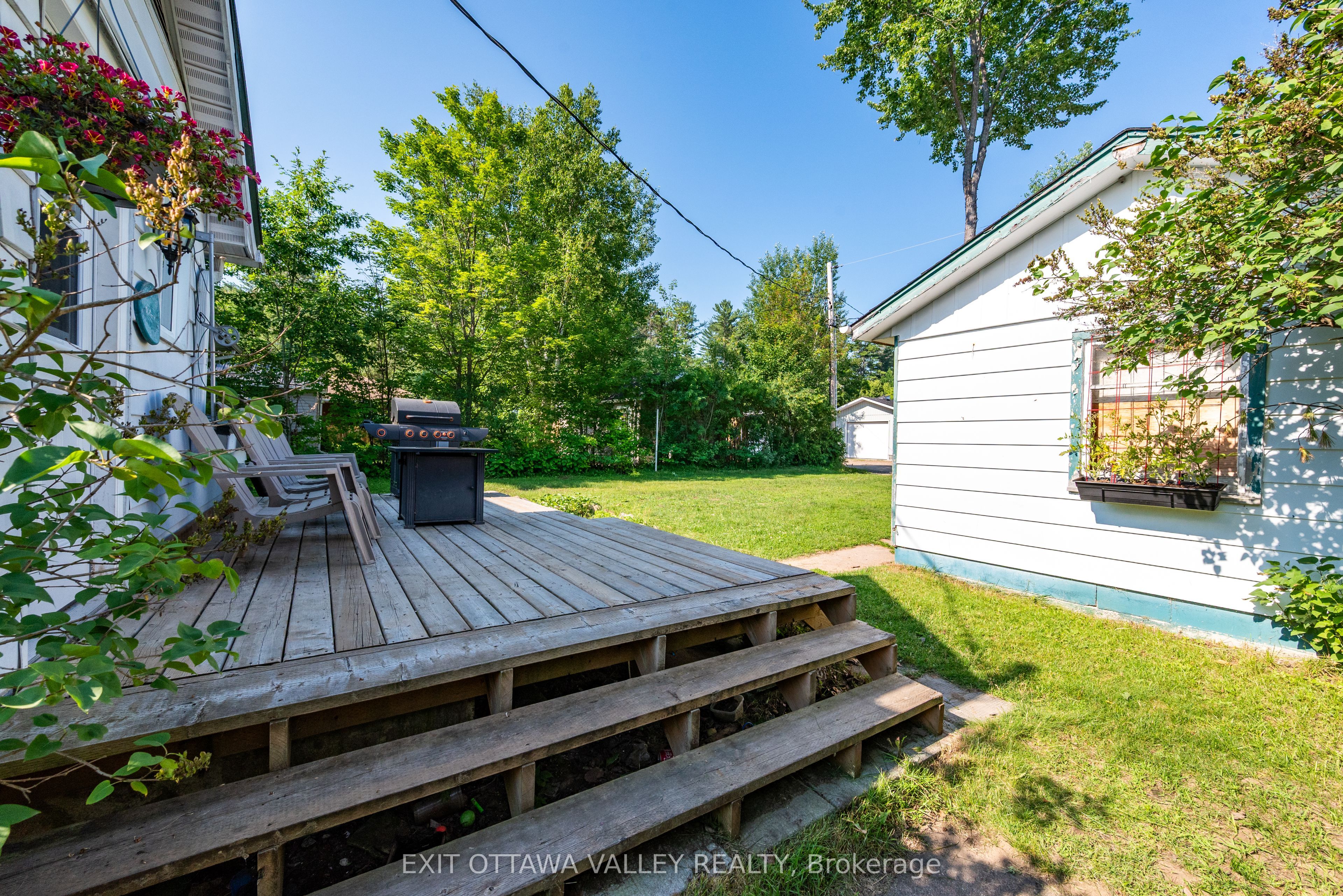41 Huron Street Property Photo 34
