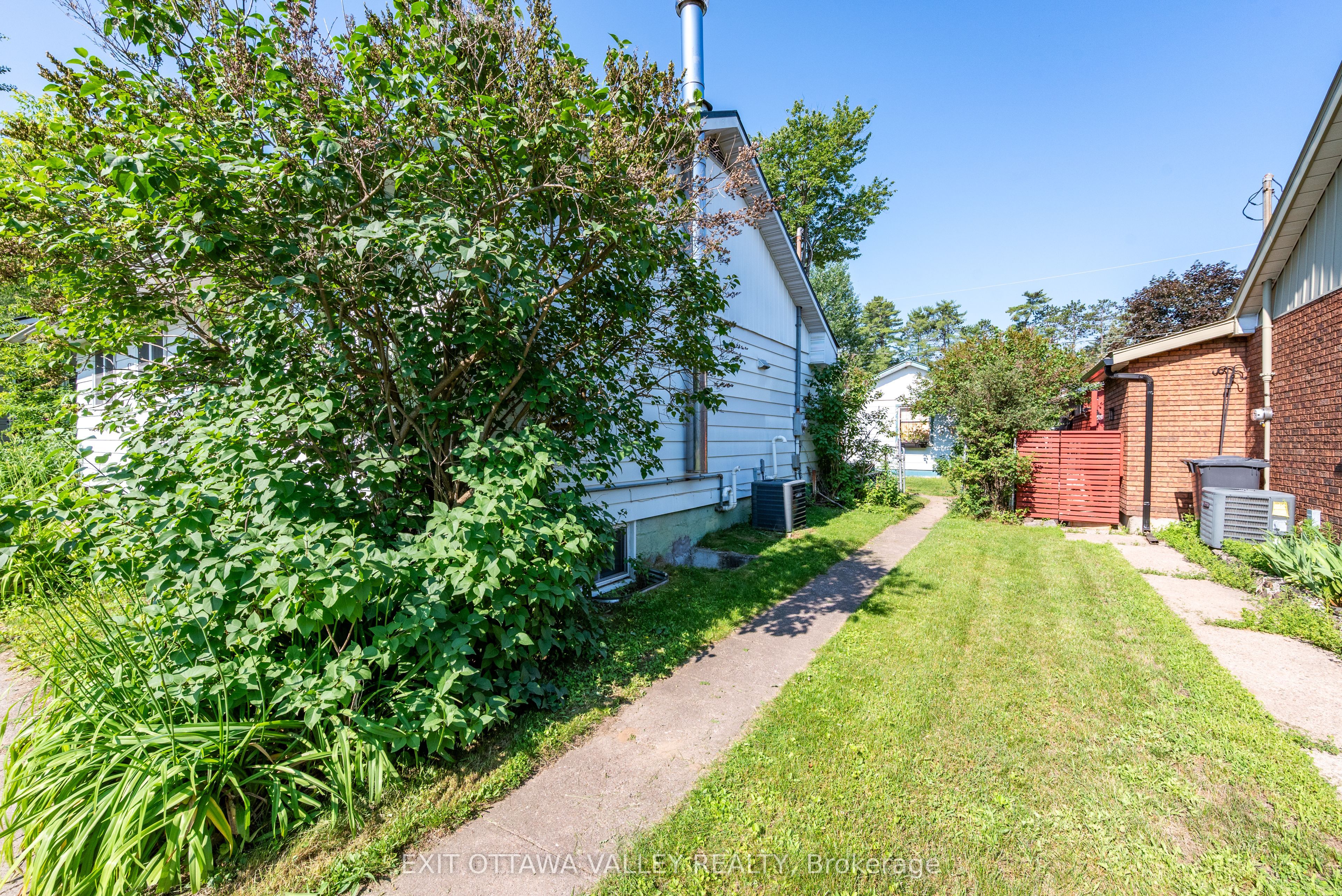 41 Huron Street Property Photo 39
