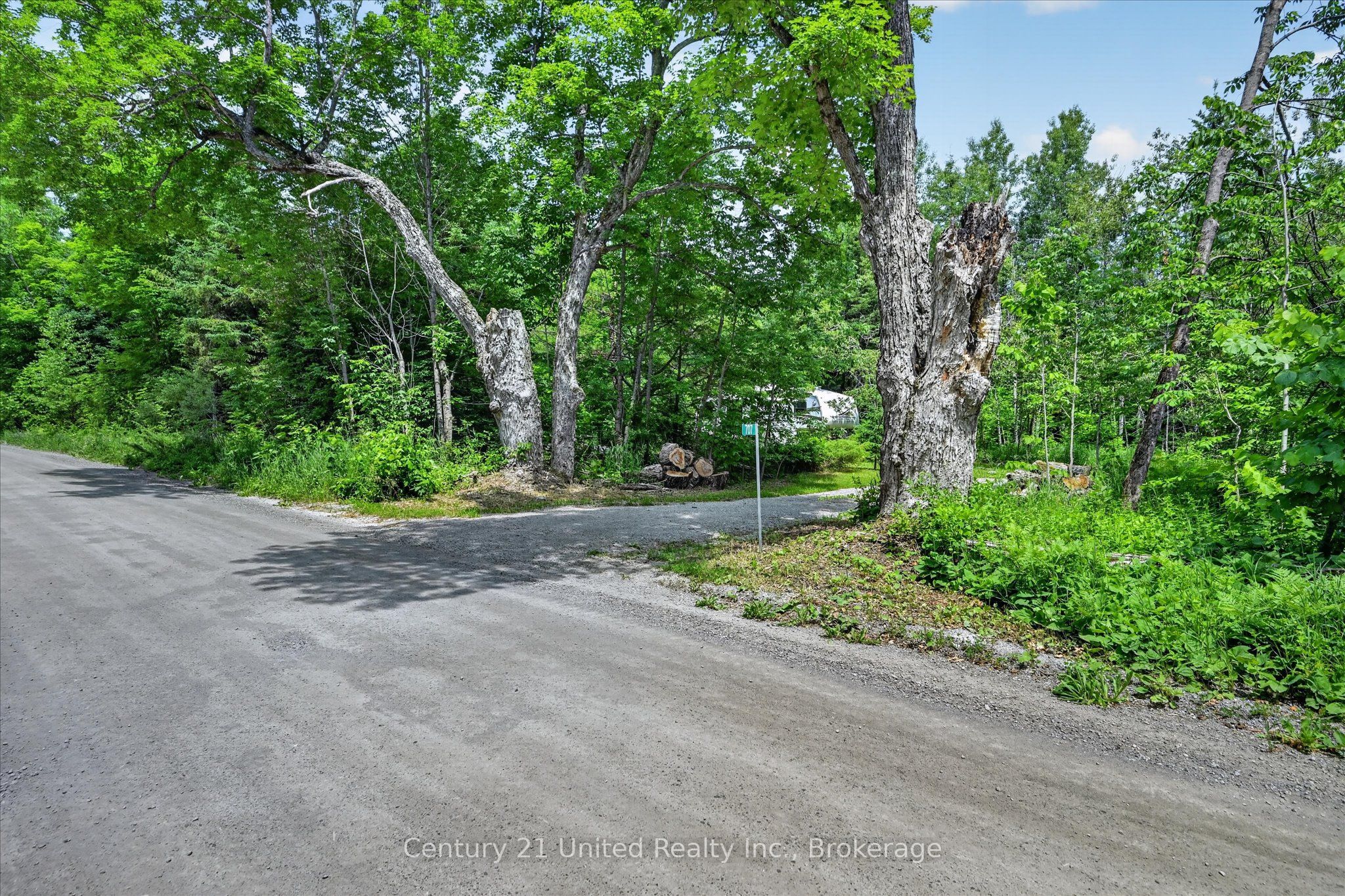 707 S Dummer 8th Line Road Property Photo 3