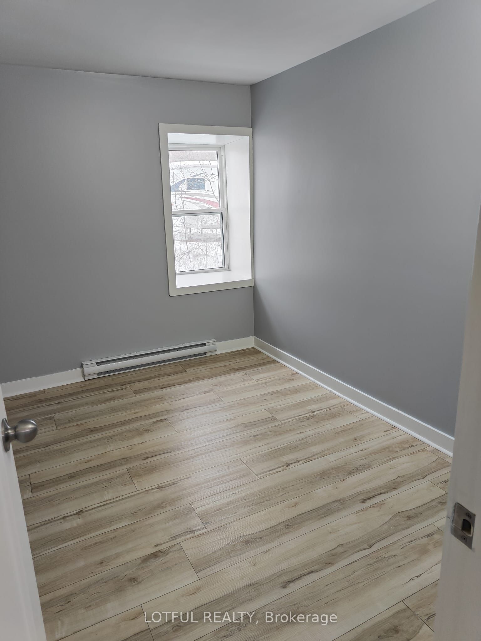 17 Main Street W 2 Property Photo 6