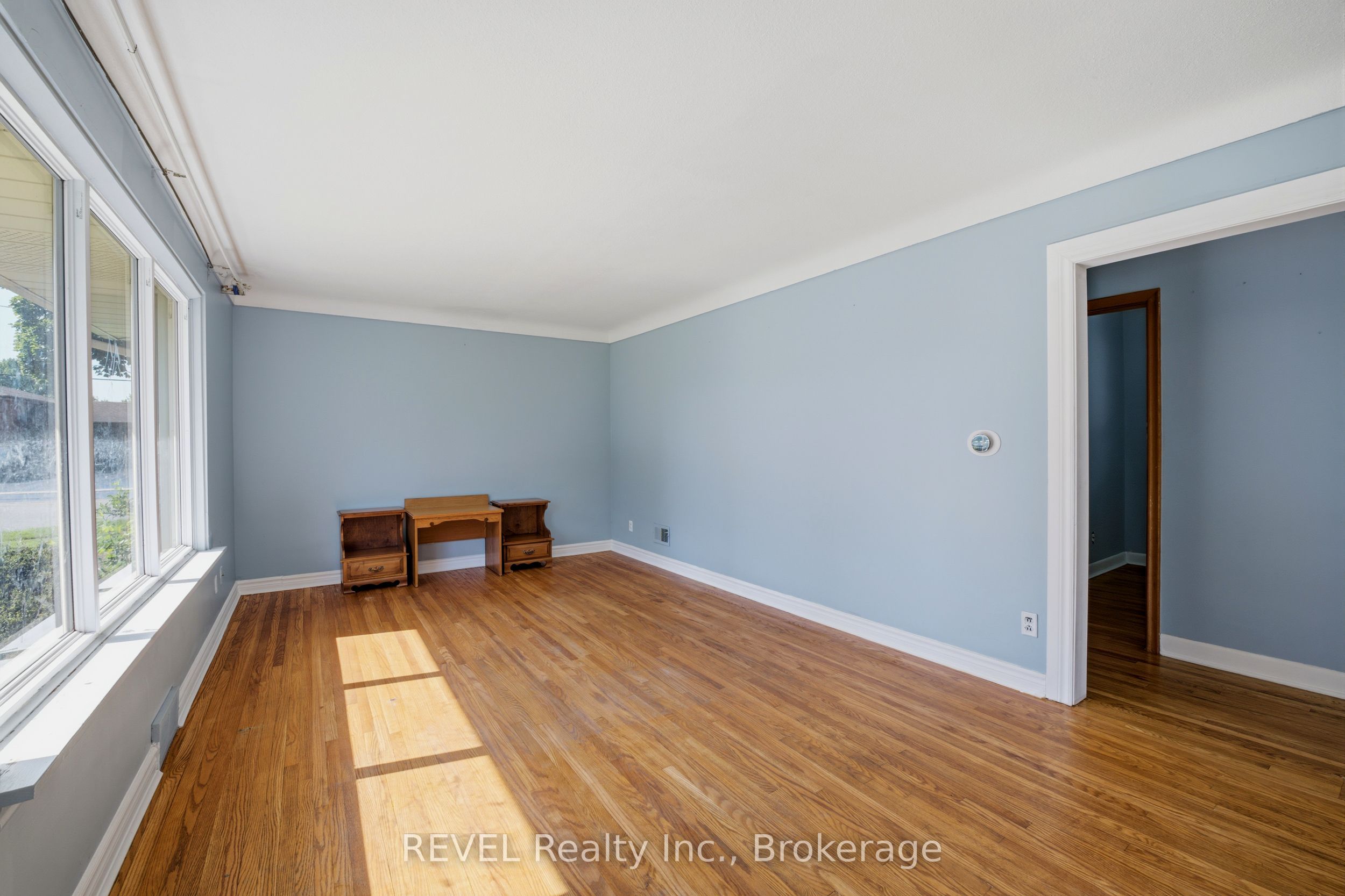6427 Burdette Drive Property Photo 3
