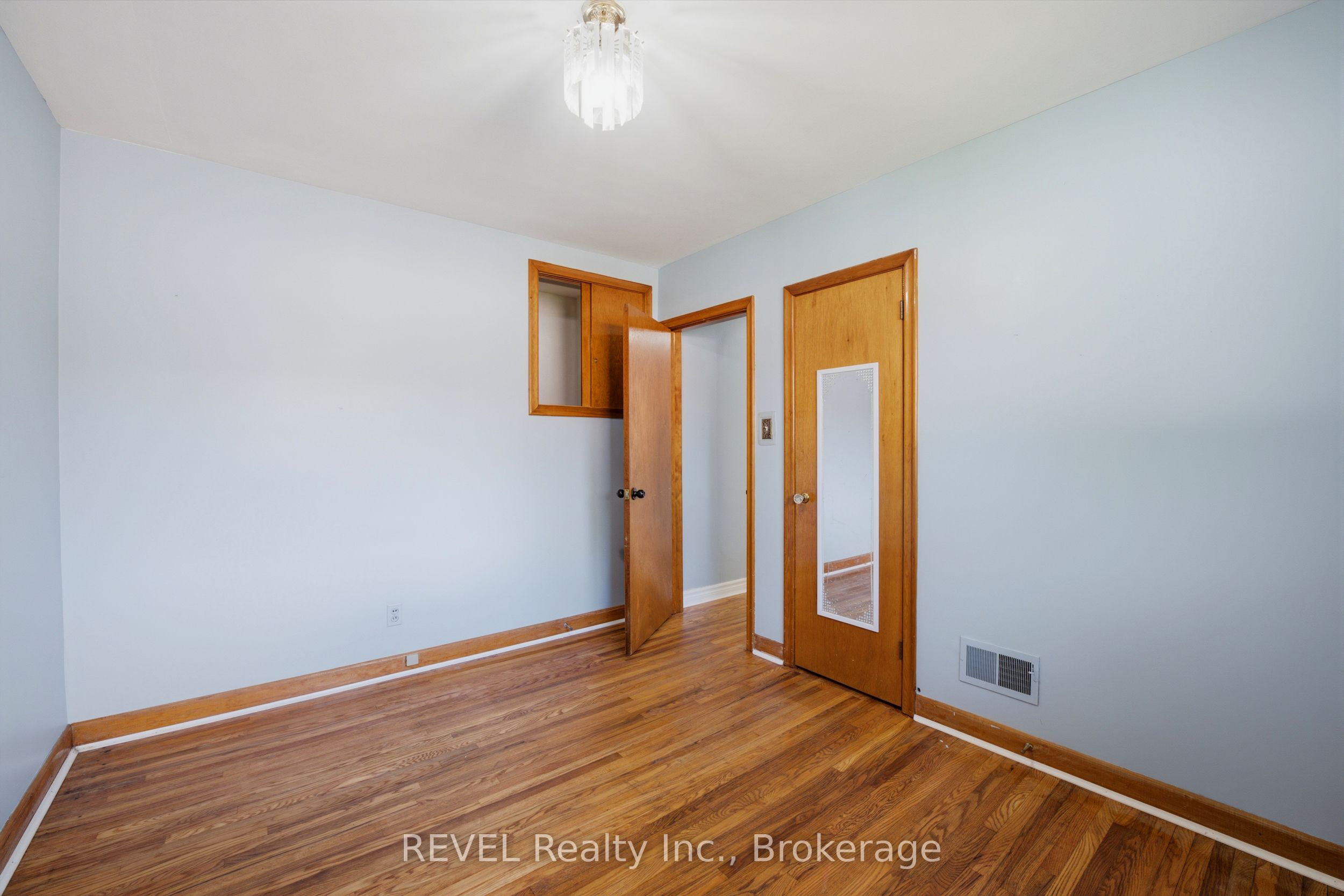 6427 Burdette Drive Property Photo 17