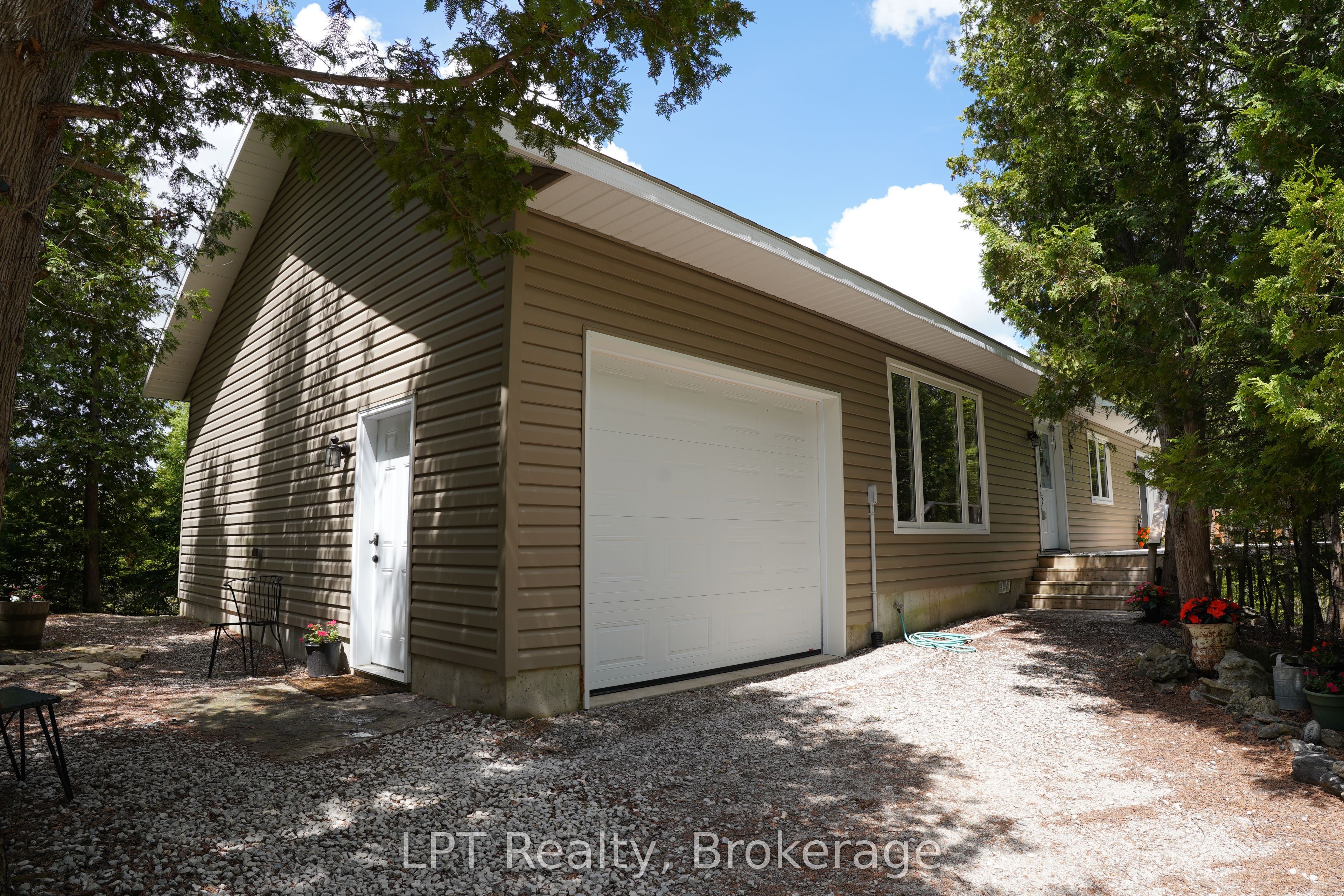 454 Highway 6 Property Photo 3