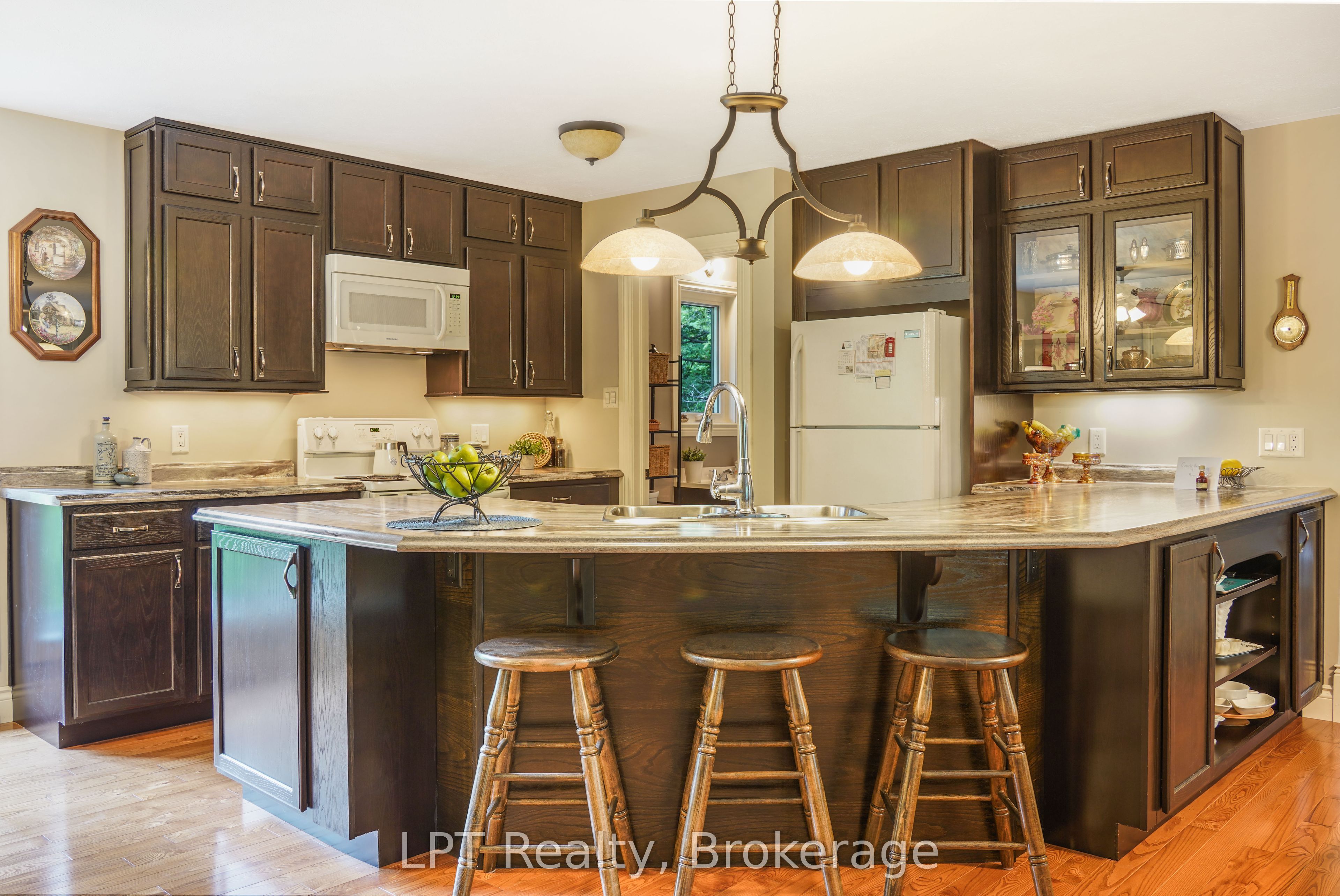 454 Highway 6 Property Photo 16