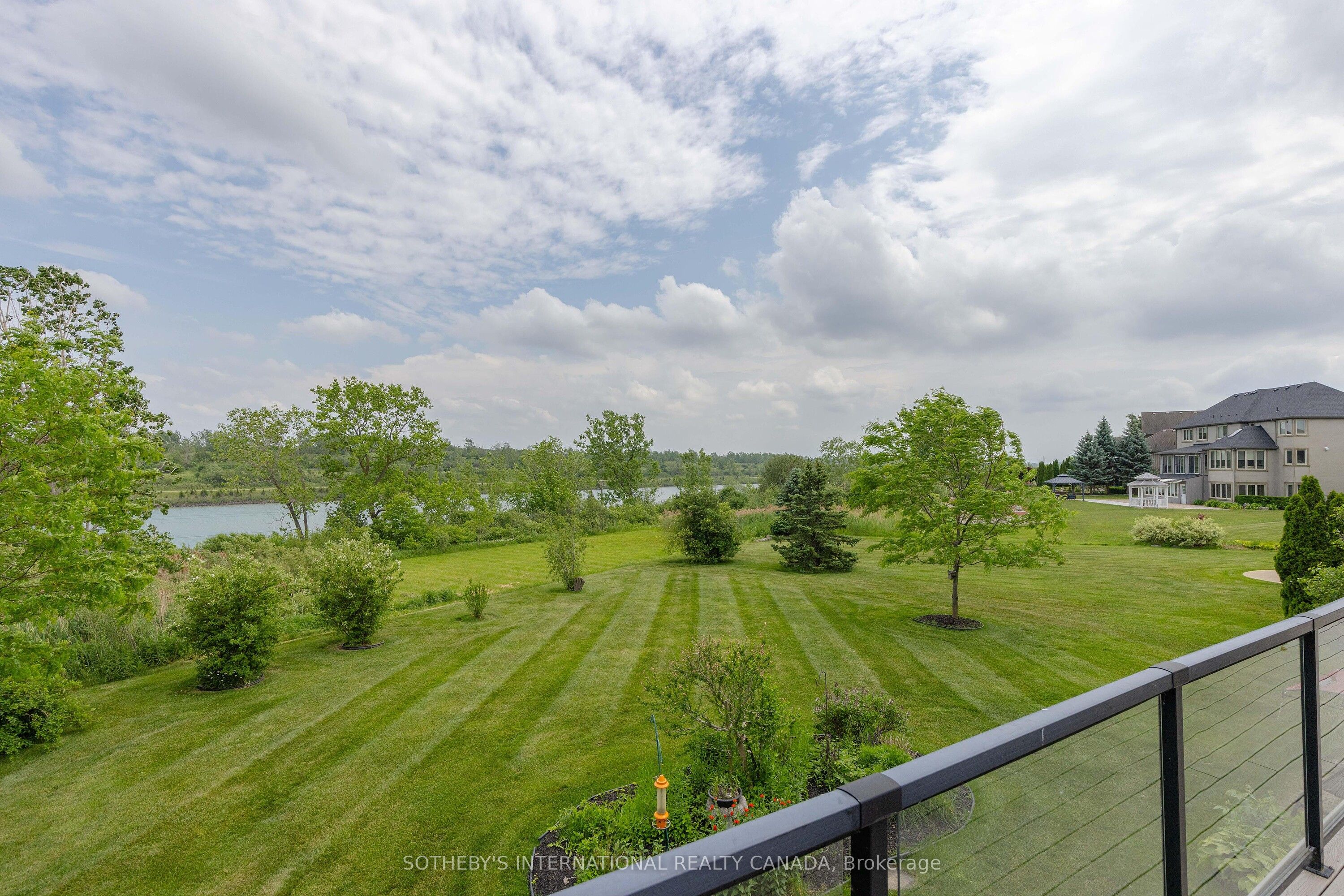 208 Muirfield Trail Property Photo 37