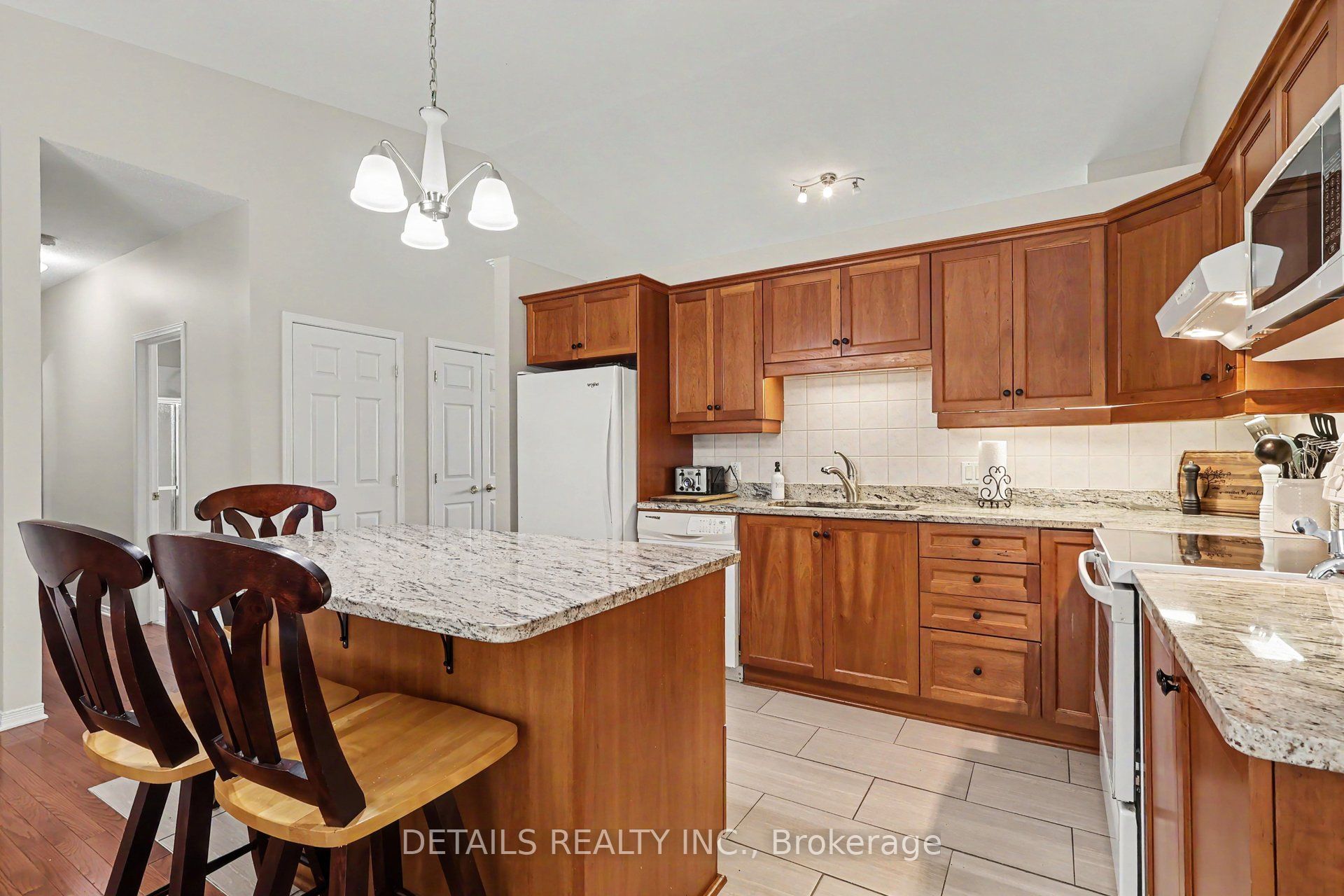 631 Country Trail Property Photo 7